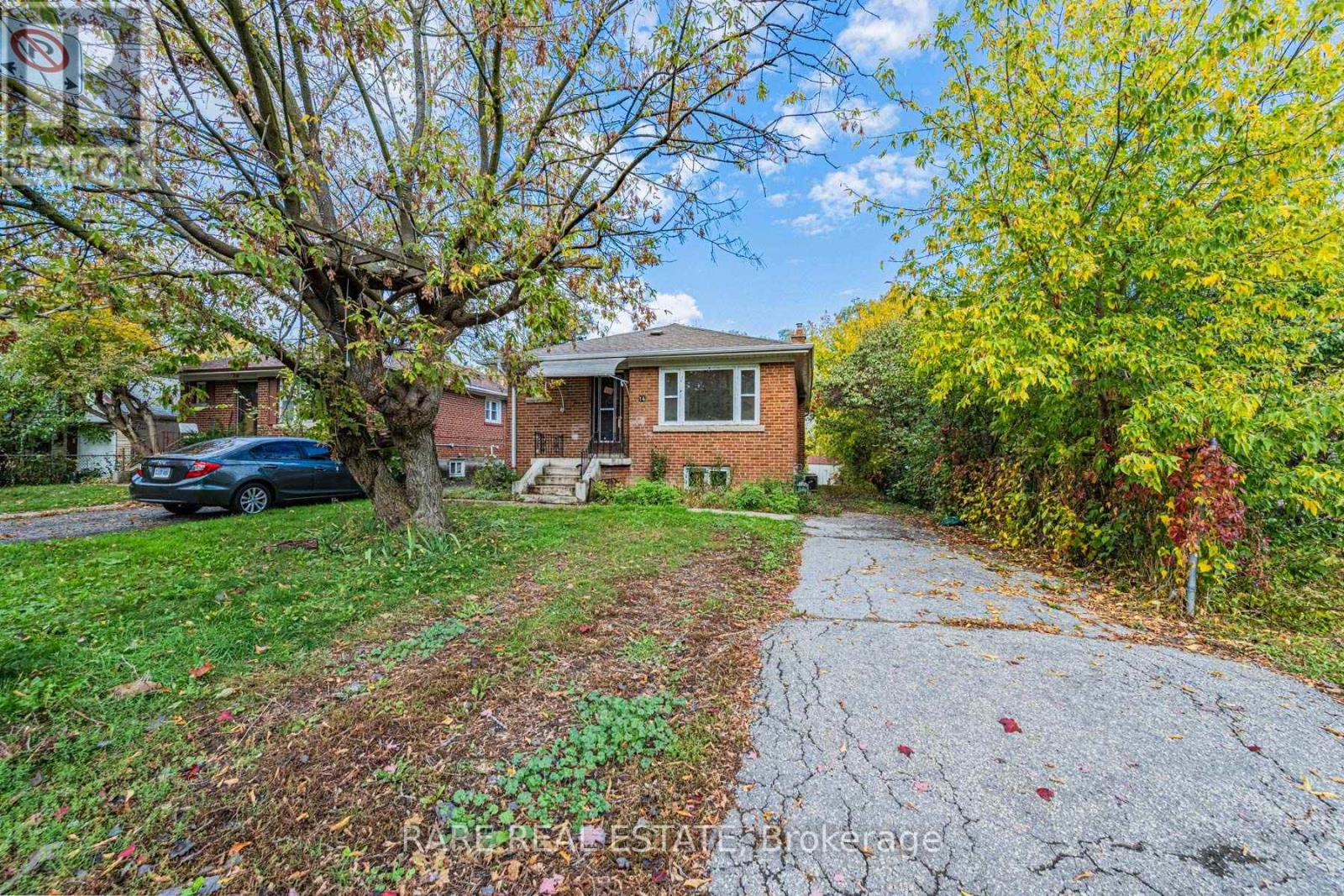 Main - 14 Alexis Boulevard Property Photo 3