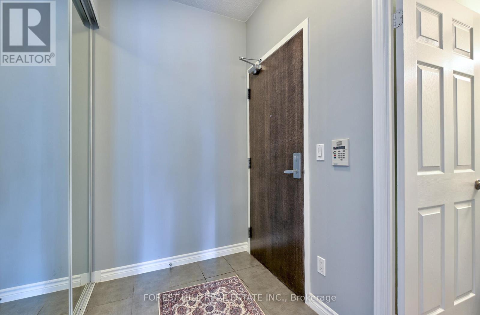 306 - 19 Grand Trunk Crescent Property Photo 2