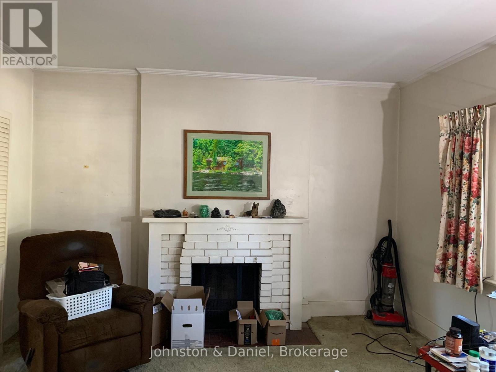 42 Lascelles Boulevard Property Photo 2