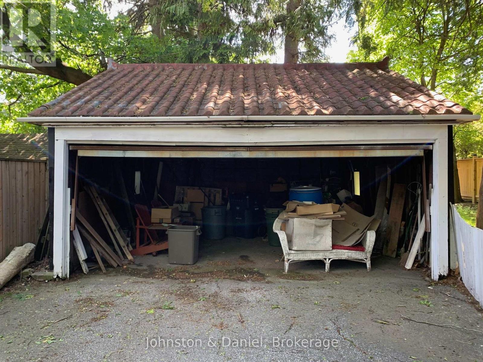 42 Lascelles Boulevard Property Photo 5