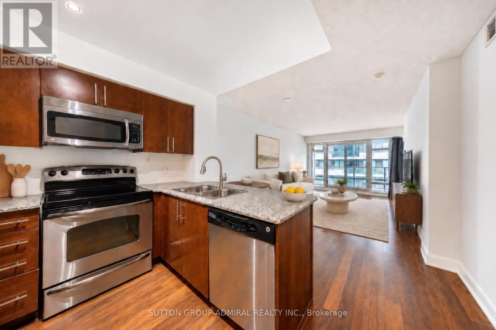 3210 - 2191 Yonge Street Property Photo 2