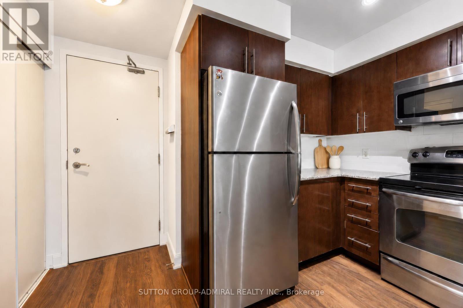 3210 - 2191 Yonge Street Property Photo 5