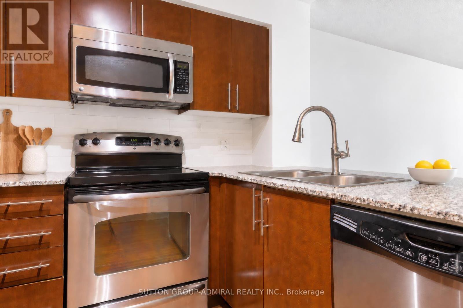3210 - 2191 Yonge Street Property Photo 6