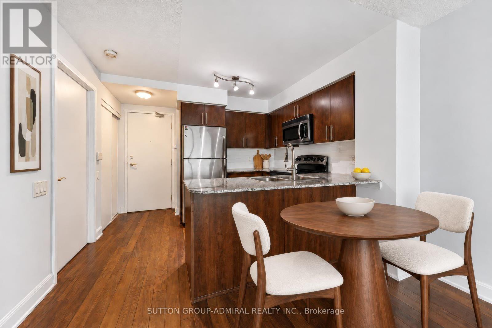 3210 - 2191 Yonge Street Property Photo 7
