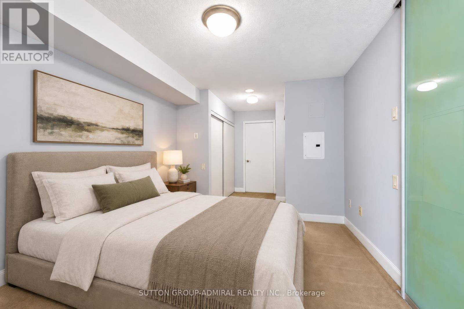 3210 - 2191 Yonge Street Property Photo 17