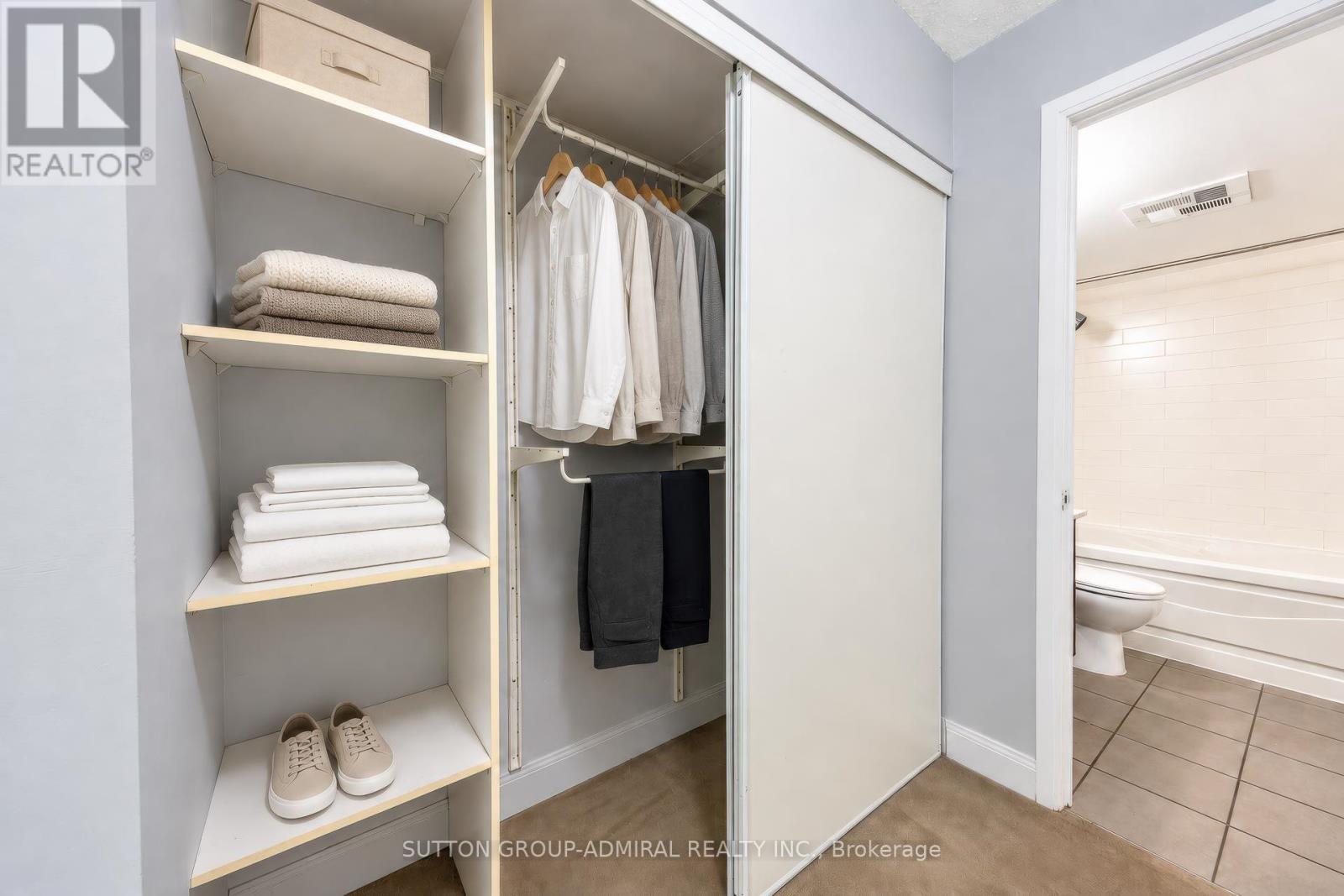 3210 - 2191 Yonge Street Property Photo 19