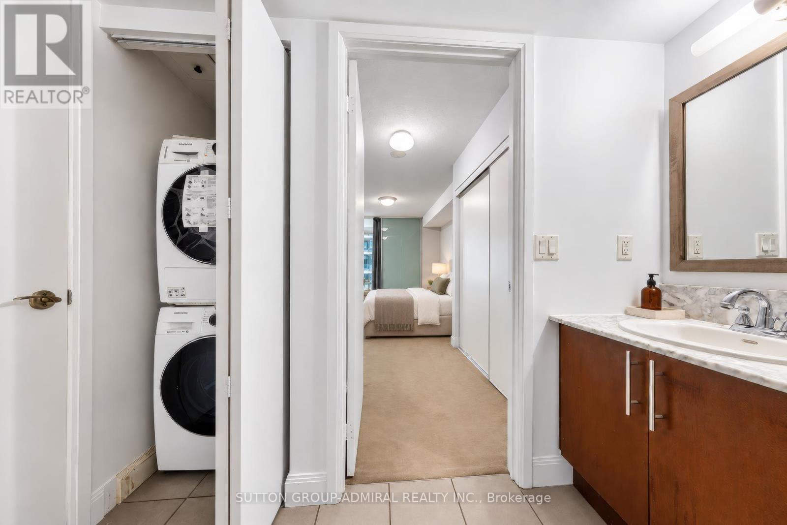 3210 - 2191 Yonge Street Property Photo 21