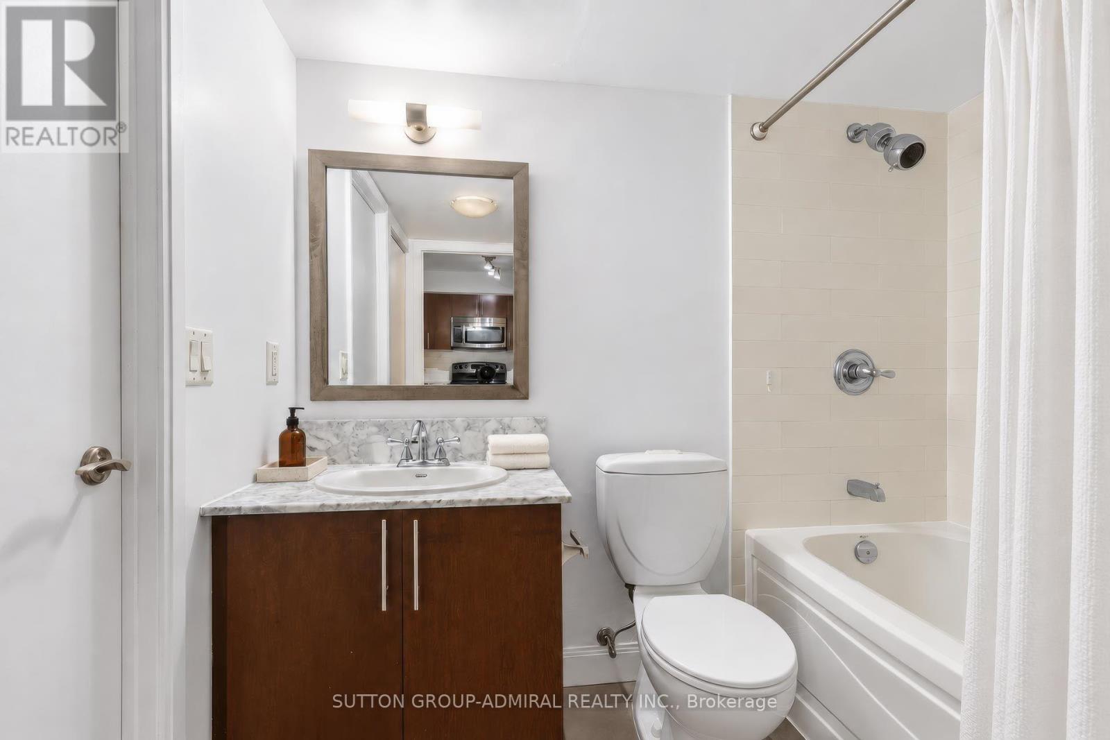 3210 - 2191 Yonge Street Property Photo 22