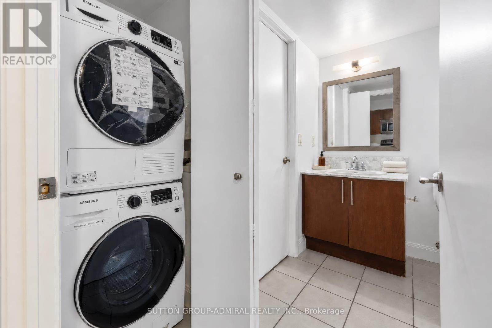 3210 - 2191 Yonge Street Property Photo 23