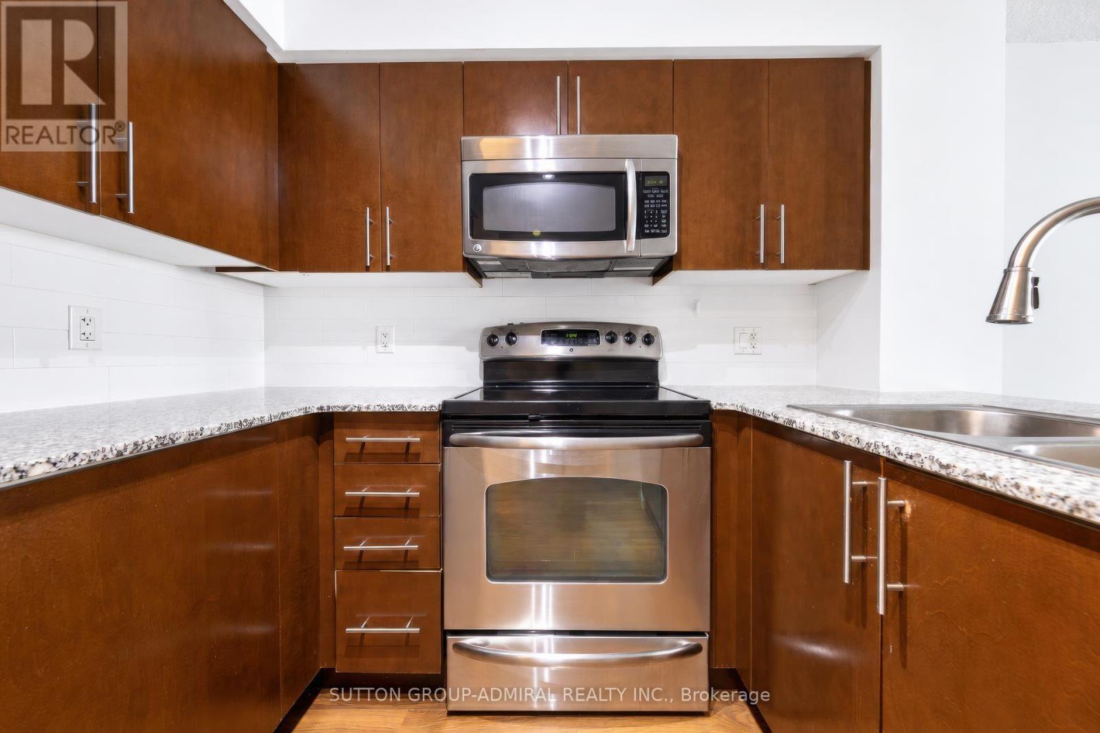 3210 - 2191 Yonge Street Property Photo 26