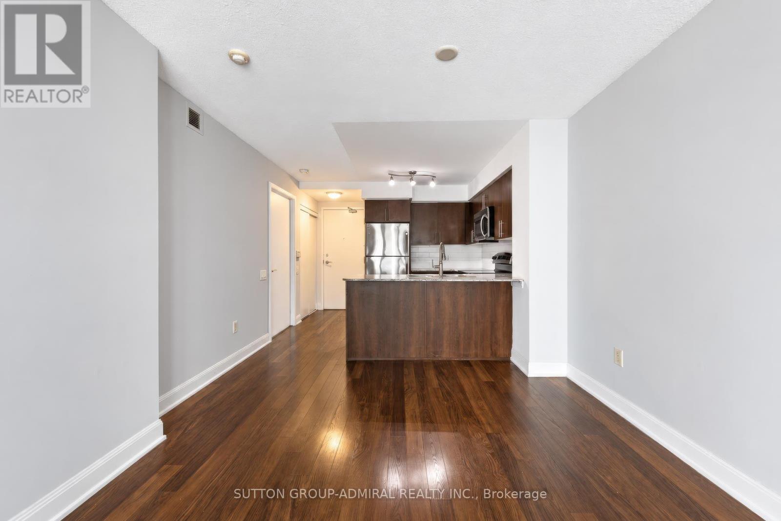 3210 - 2191 Yonge Street Property Photo 27