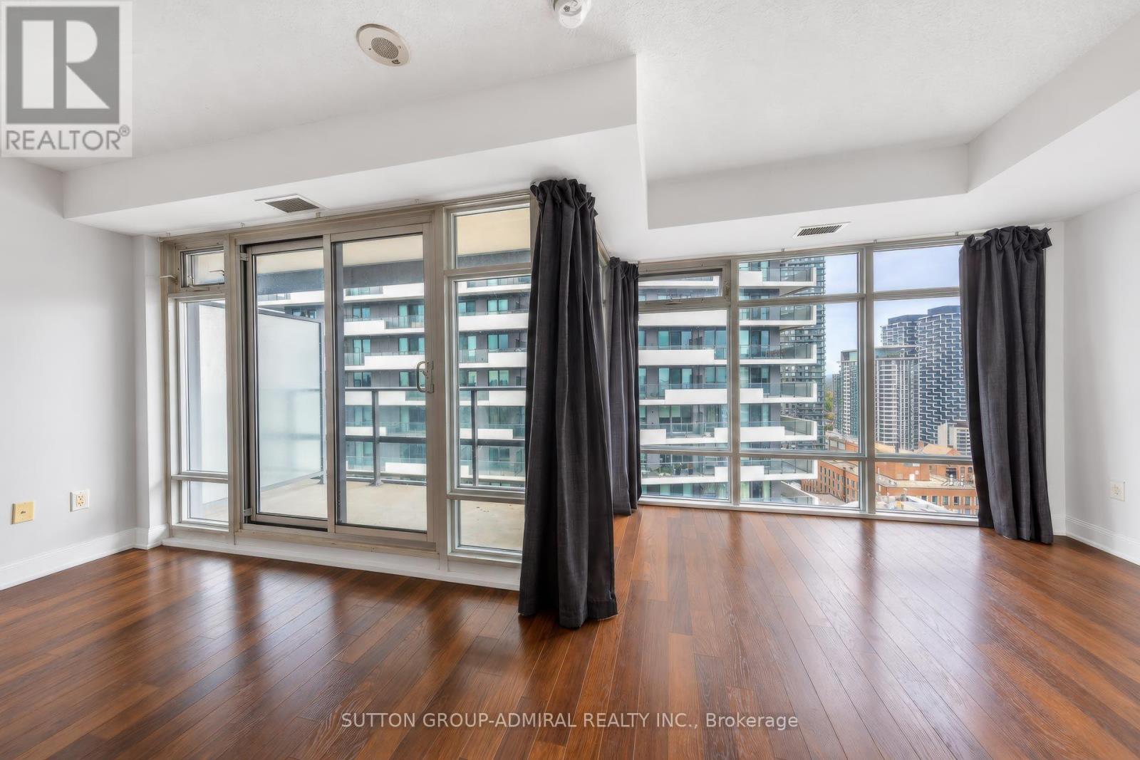 3210 - 2191 Yonge Street Property Photo 28