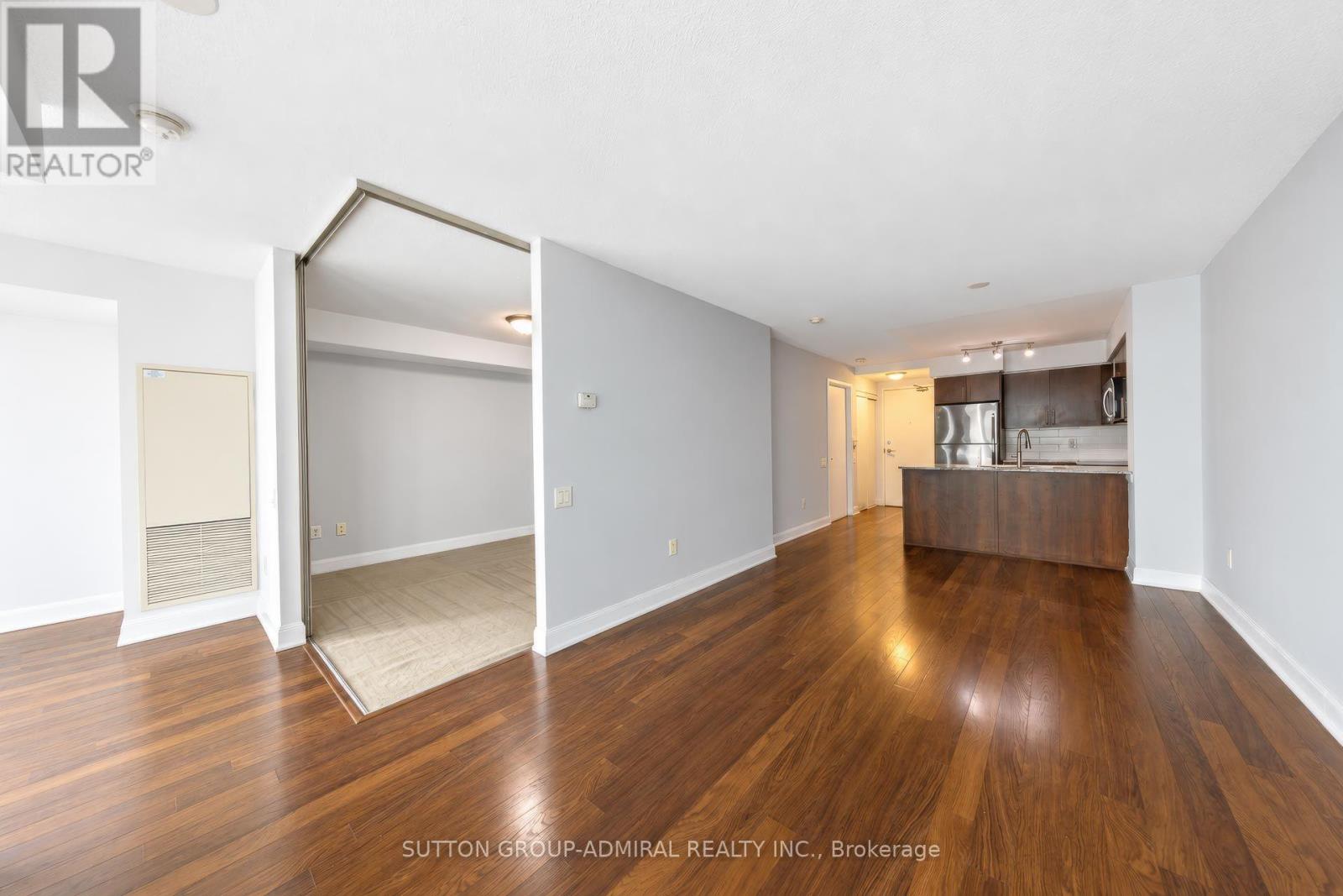3210 - 2191 Yonge Street Property Photo 31