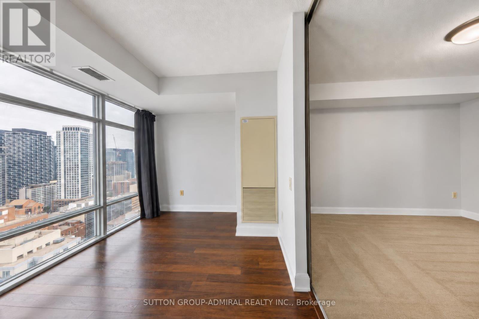 3210 - 2191 Yonge Street Property Photo 32