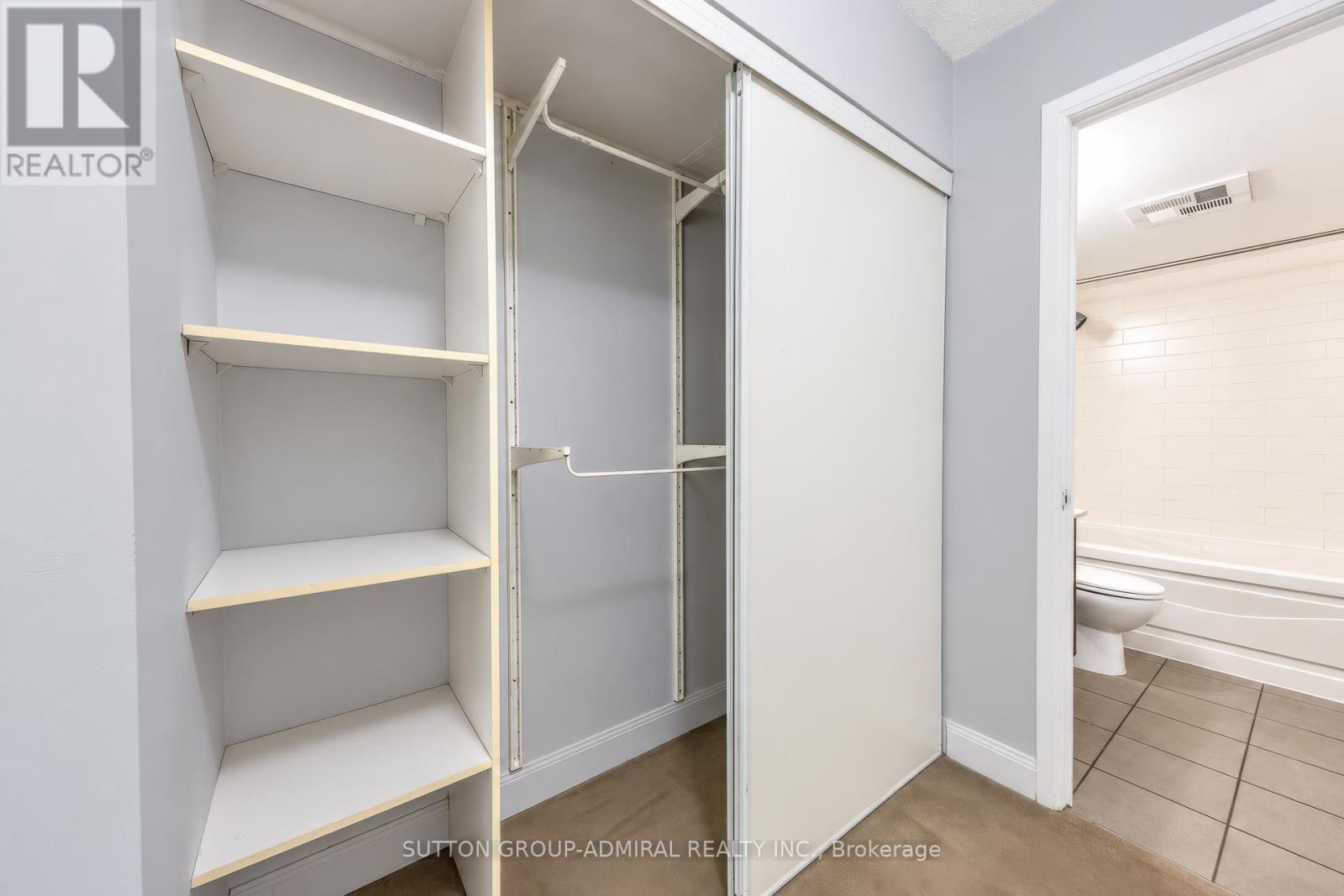 3210 - 2191 Yonge Street Property Photo 33