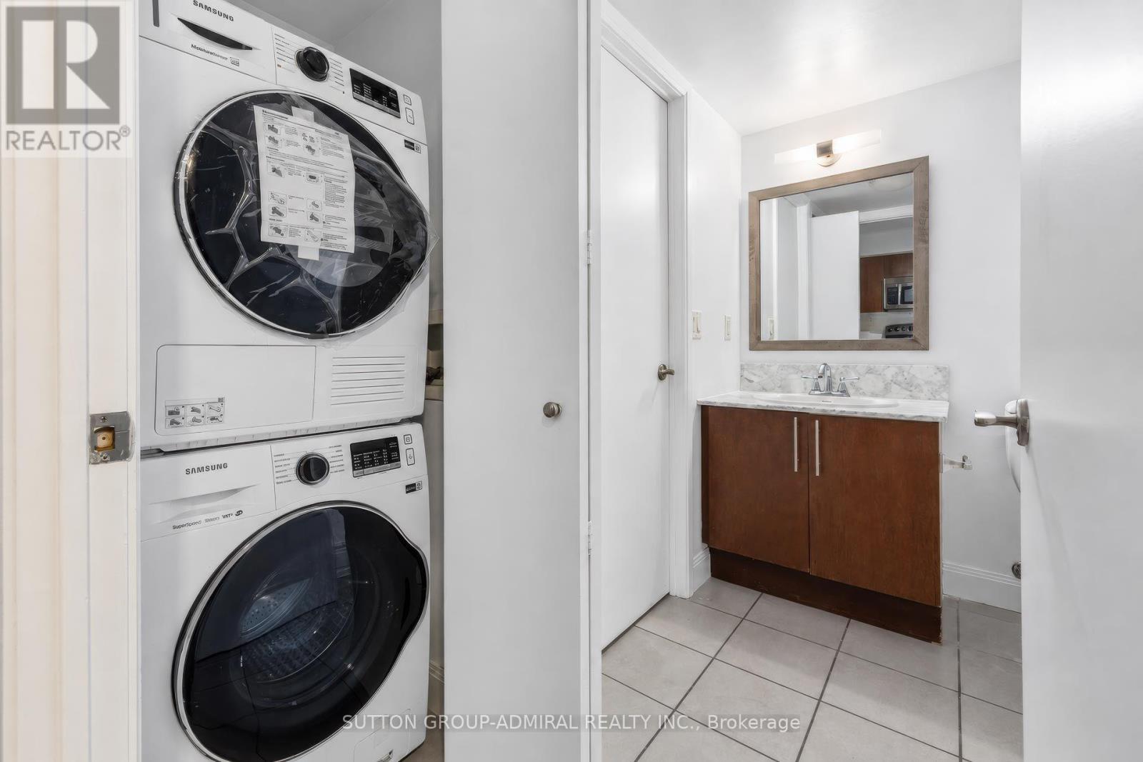 3210 - 2191 Yonge Street Property Photo 34