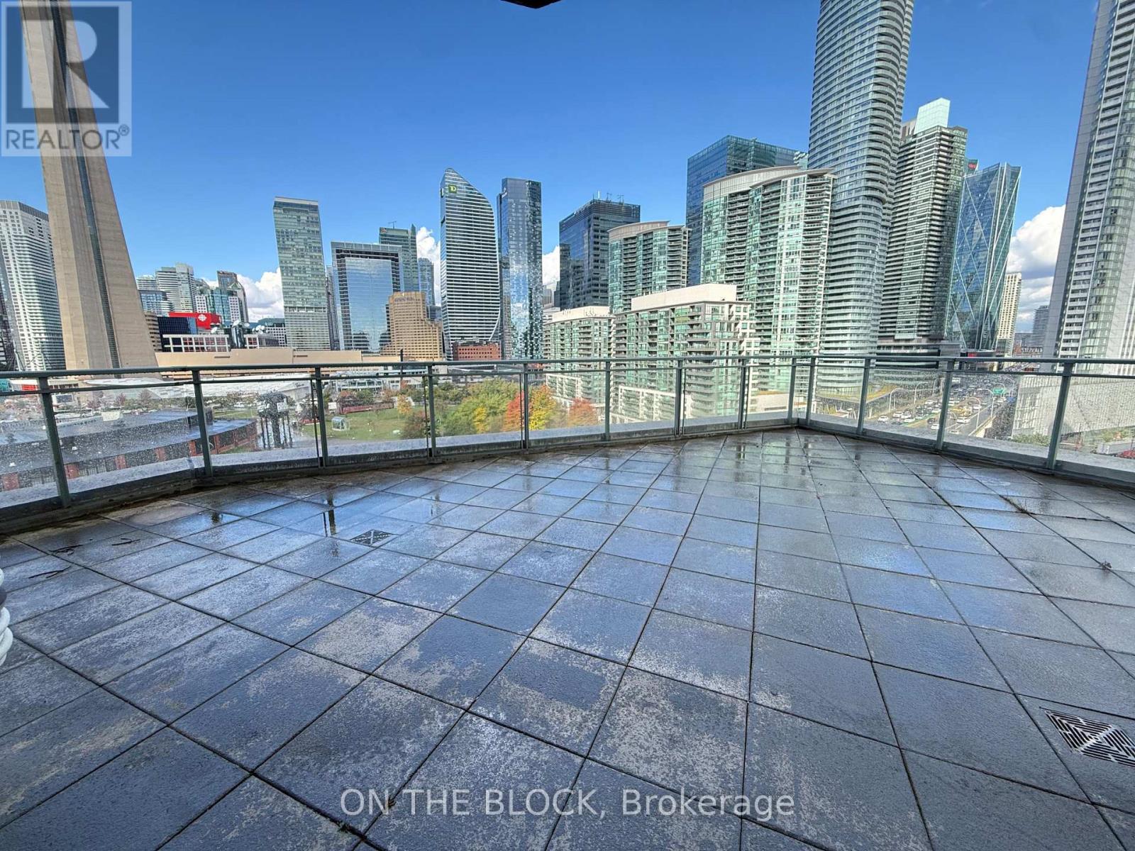 1515 - 230 Queens Quay W Property Photo 2
