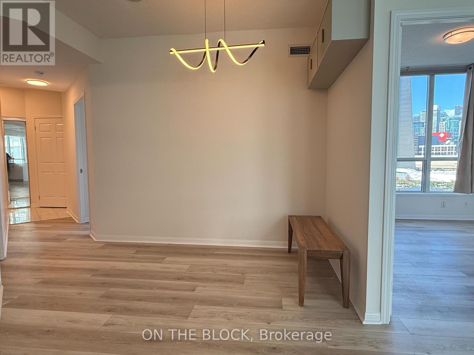 1515 - 230 Queens Quay W Property Photo 5