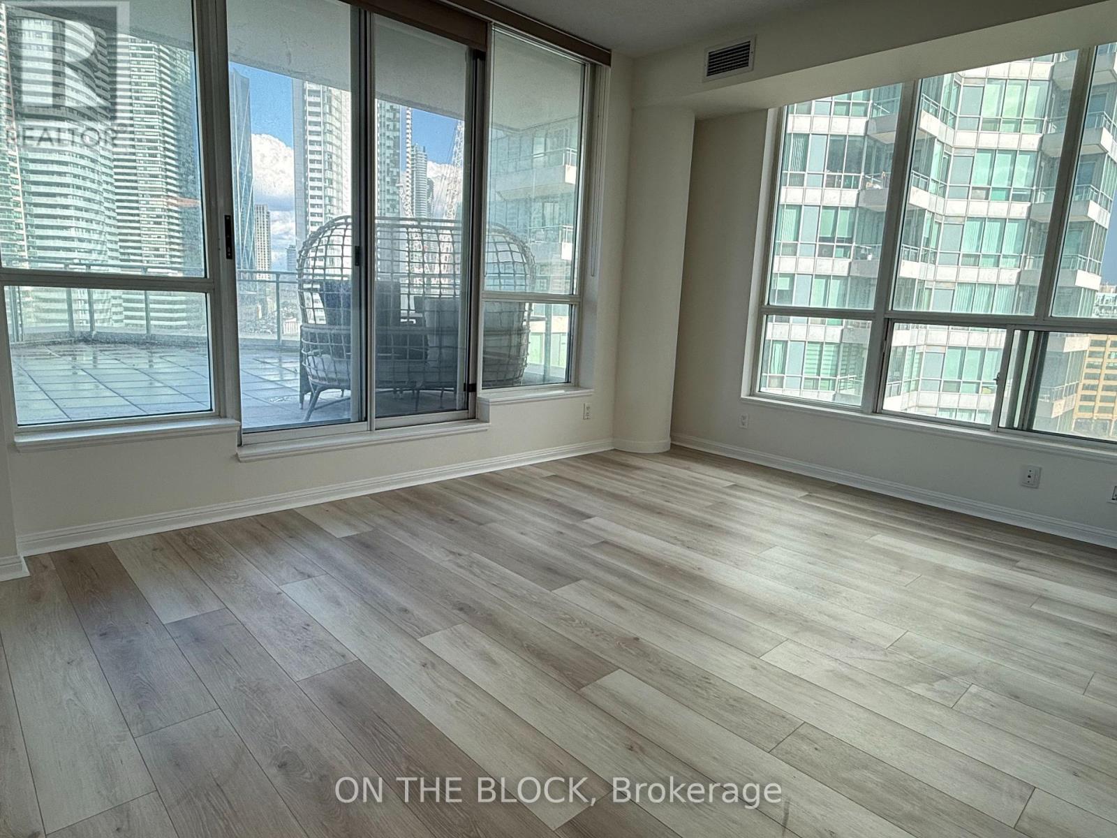 1515 - 230 Queens Quay W Property Photo 7