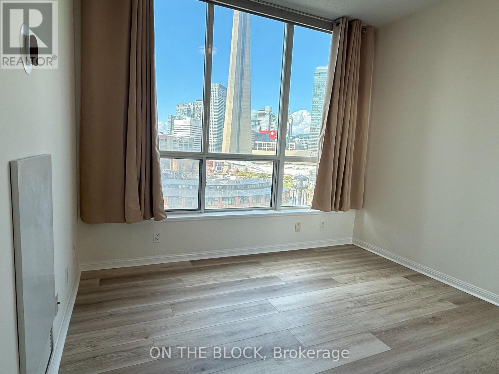 1515 - 230 Queens Quay W Property Photo 8