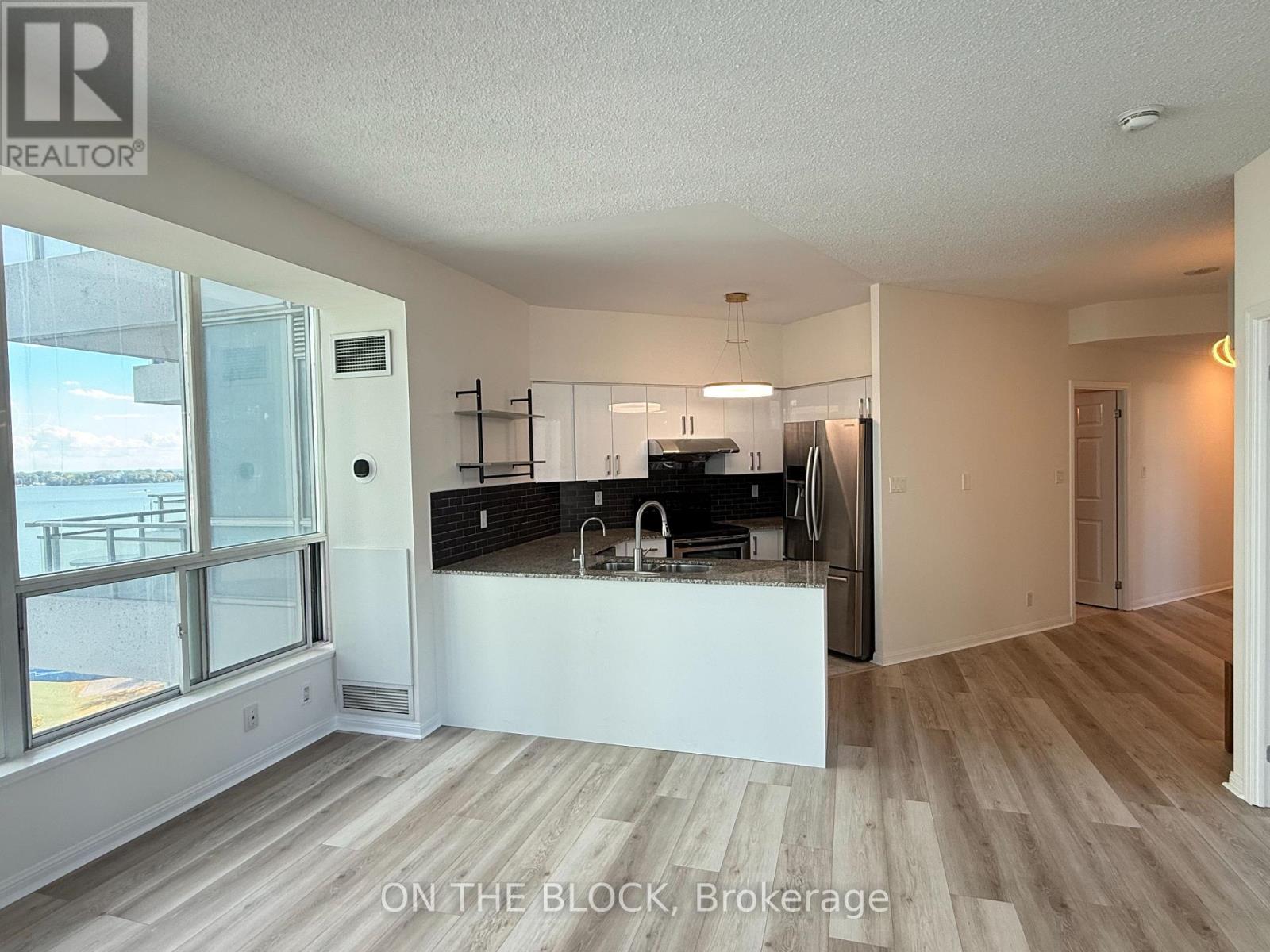 1515 - 230 Queens Quay W Property Photo 9