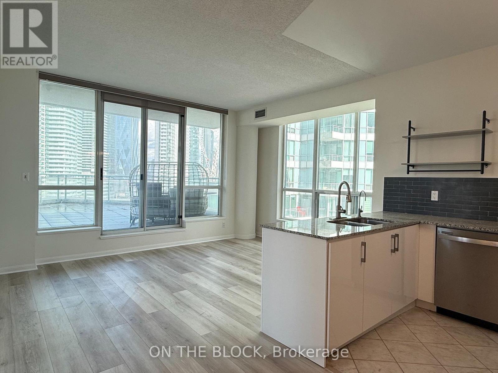 1515 - 230 Queens Quay W Property Photo 10