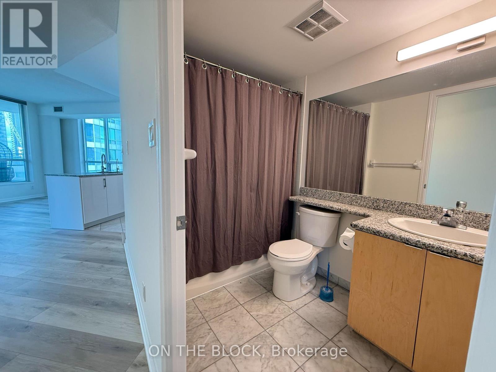 1515 - 230 Queens Quay W Property Photo 13
