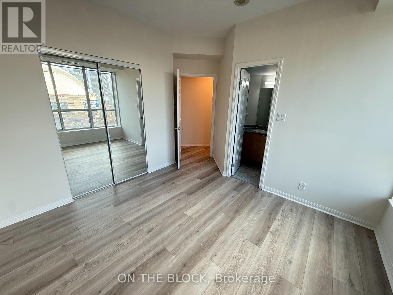 1515 - 230 Queens Quay W Property Photo 14