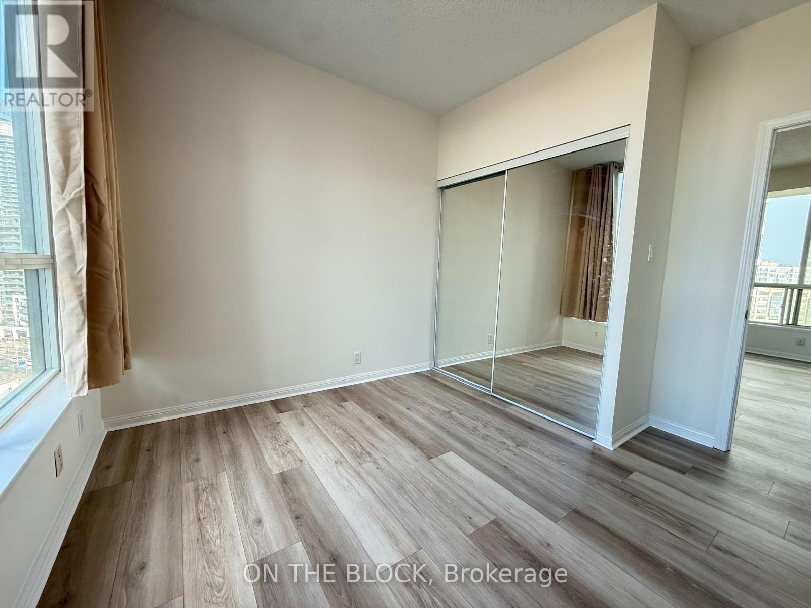1515 - 230 Queens Quay W Property Photo 19