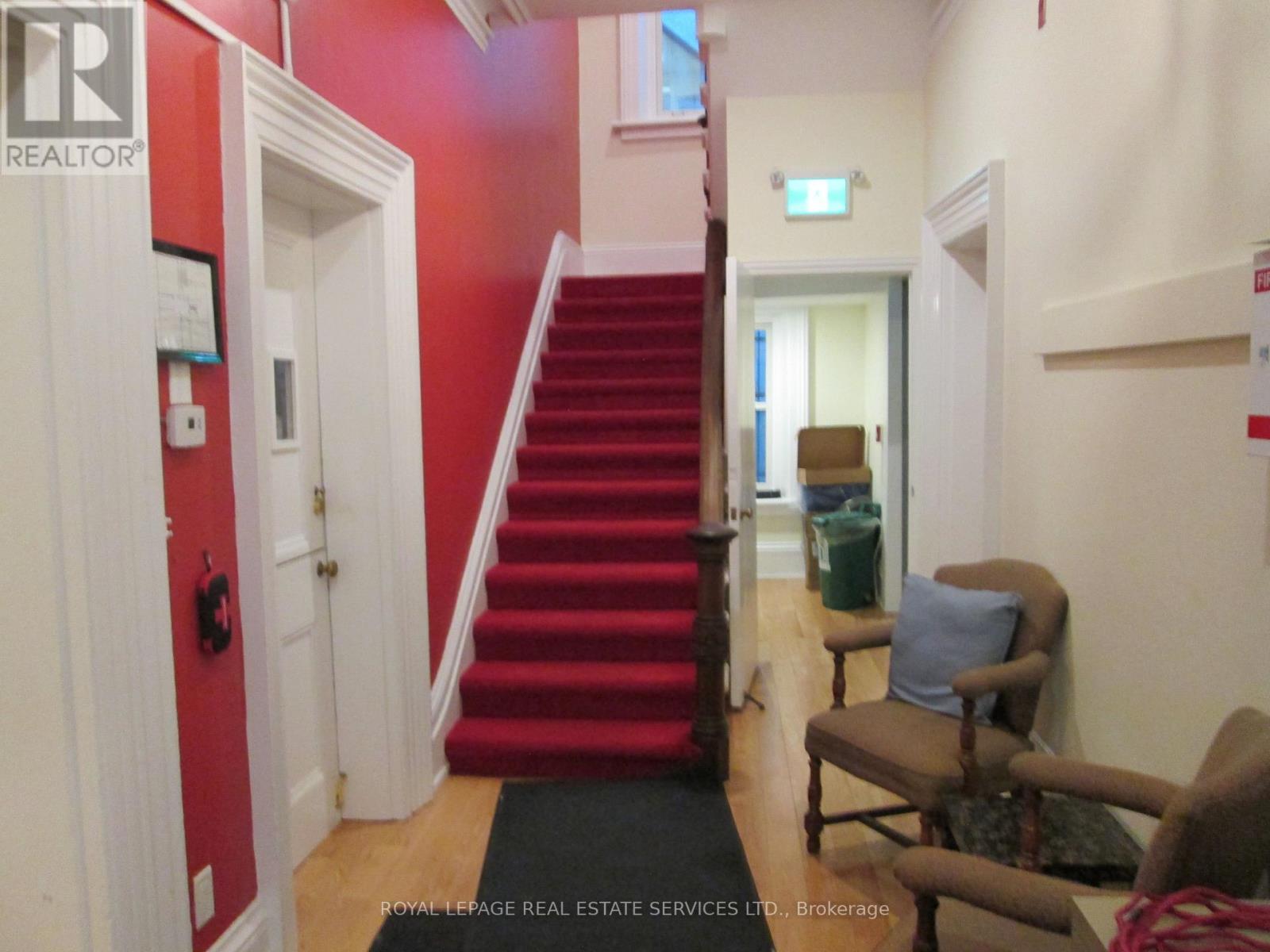 10 Trinity Square Property Photo 2