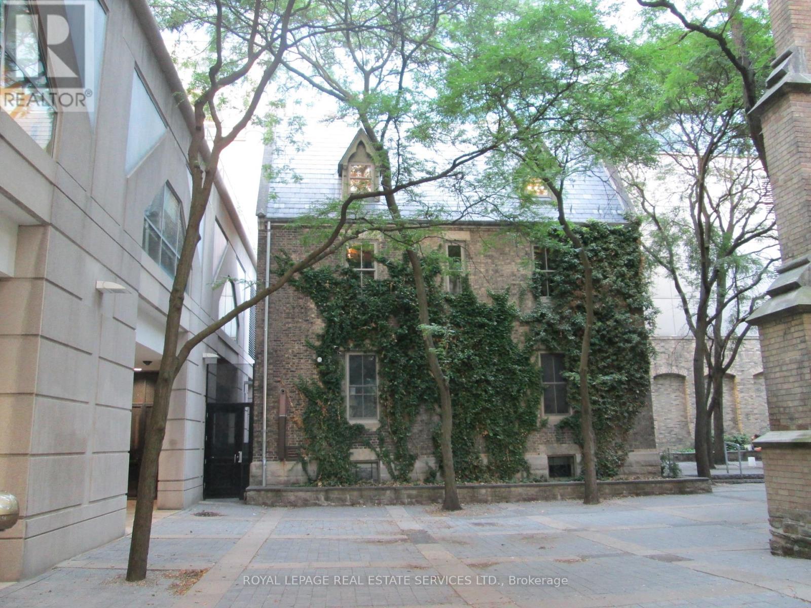 10 Trinity Square Property Photo 24