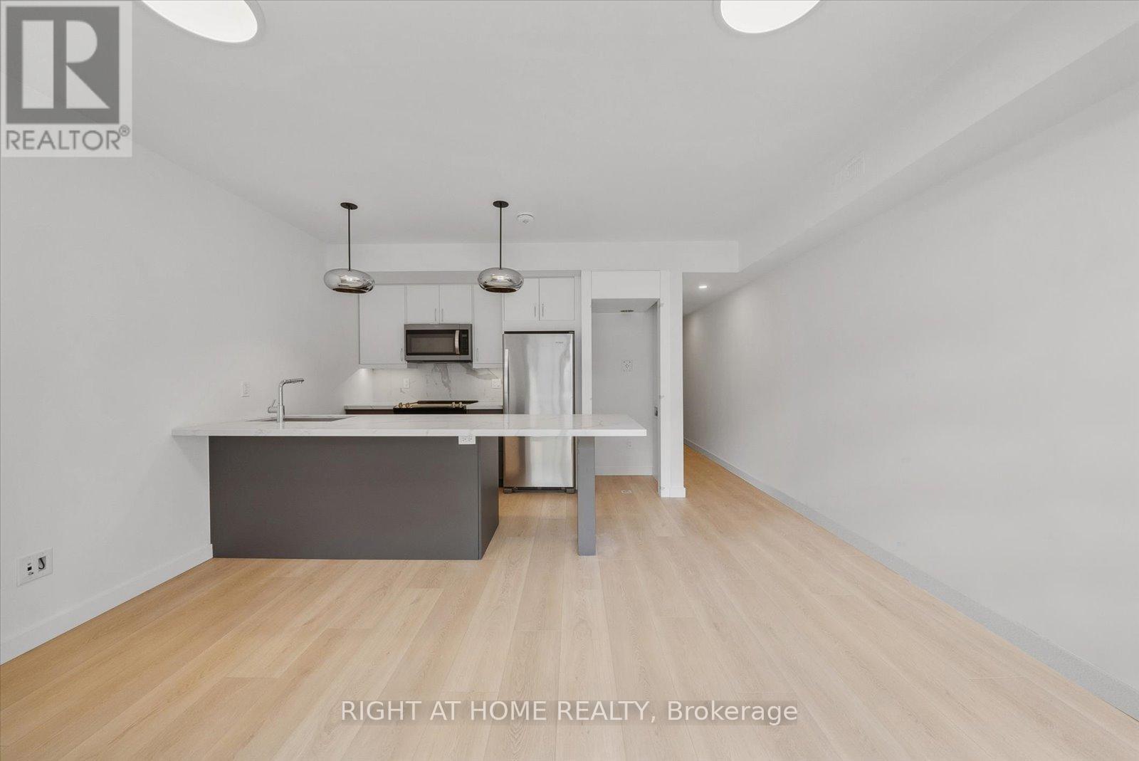 2 - 367 Howland Avenue Property Photo 7