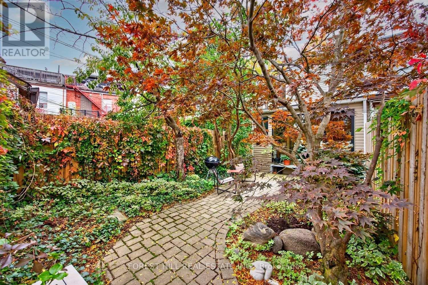 44 Russell Street Property Photo 36