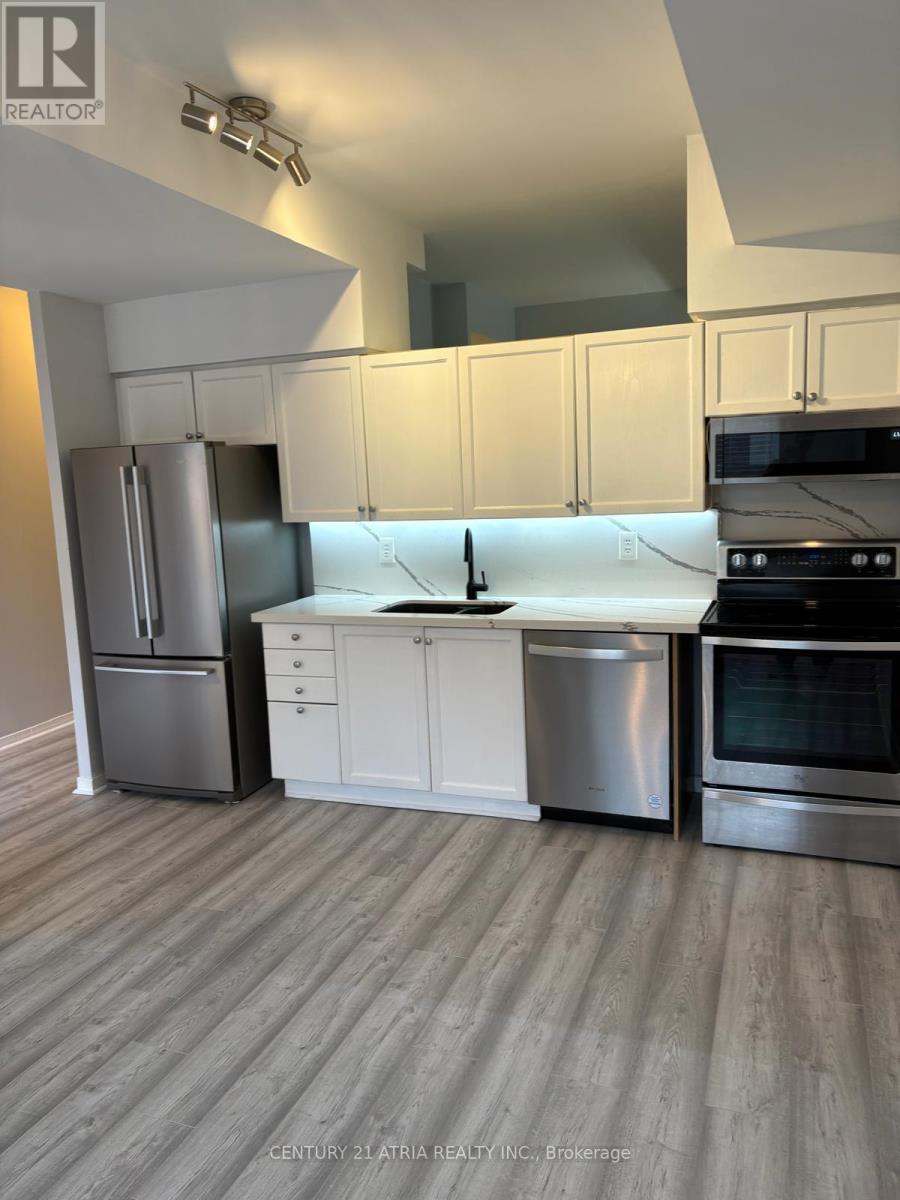 103 - 140 BATHURST STREET Property Photo 1