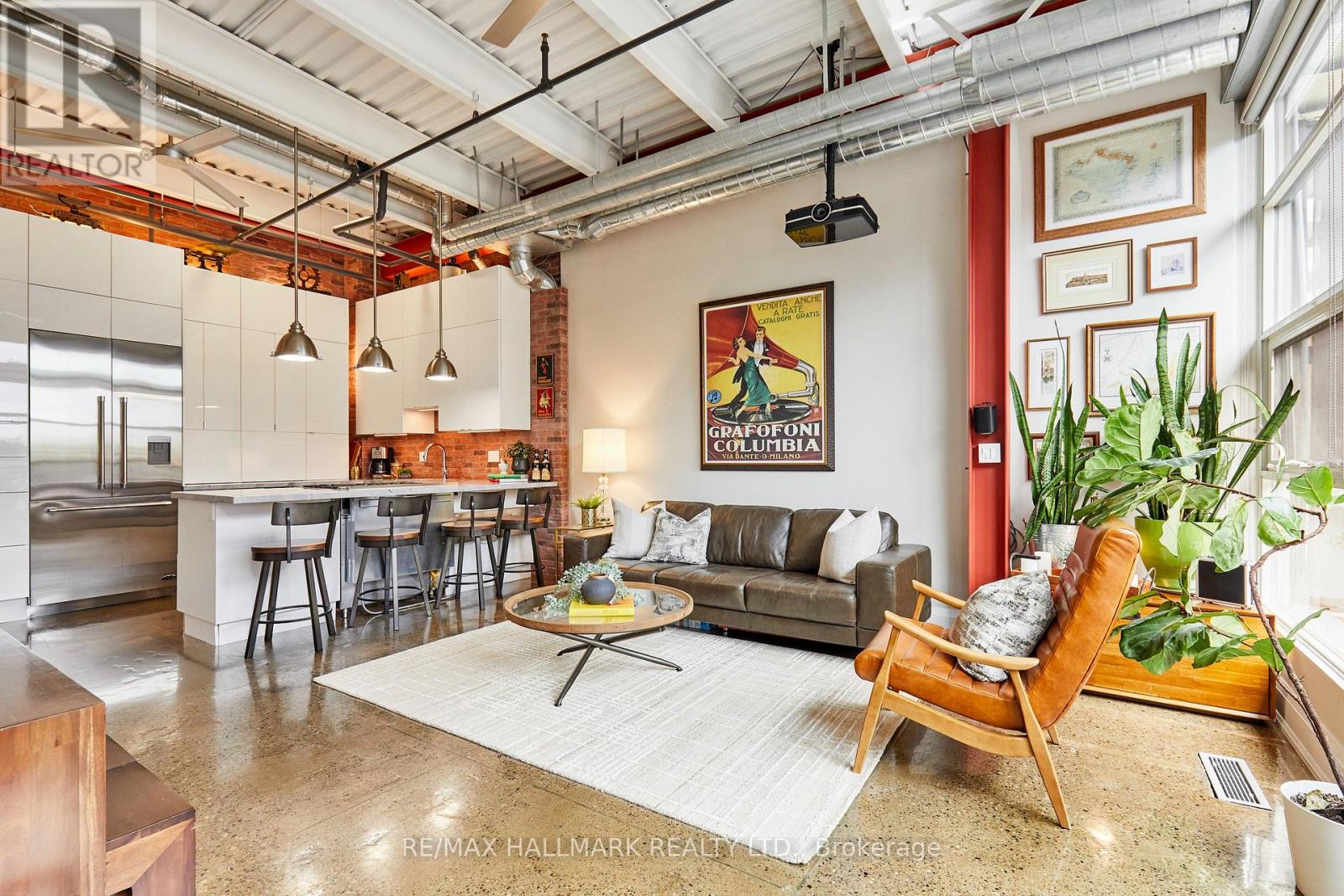 412 - 383 Adelaide Street E Property Photo 2