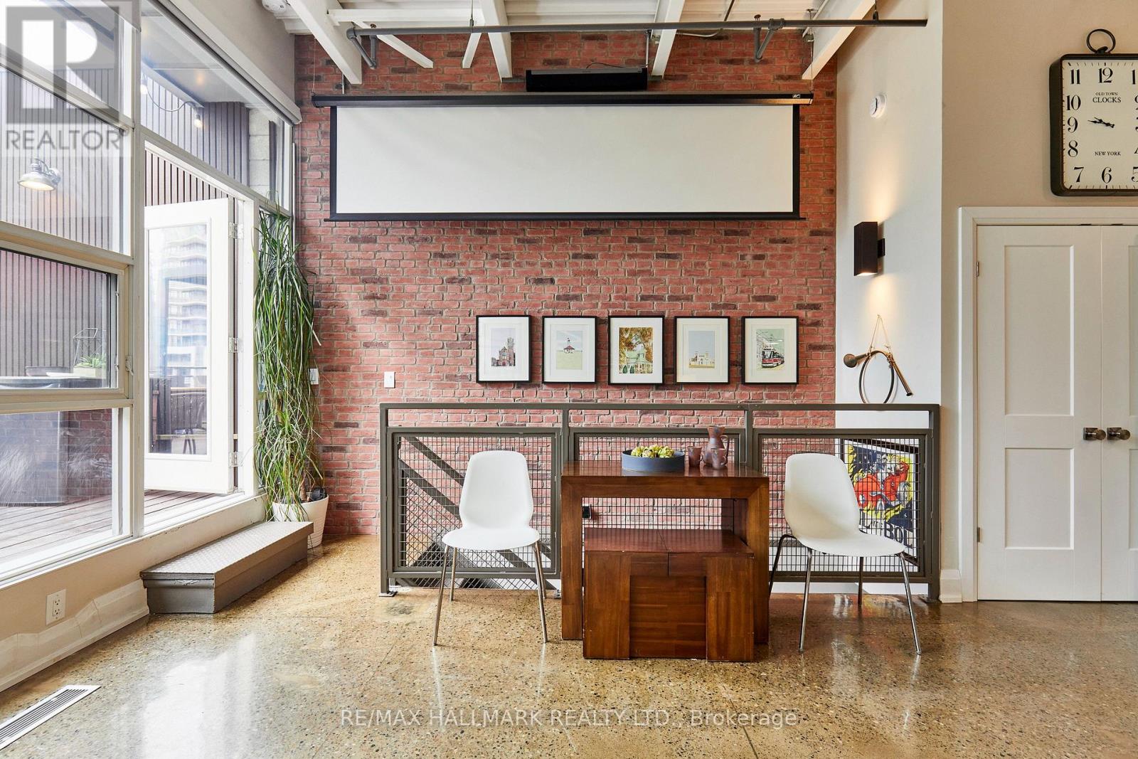 412 - 383 Adelaide Street E Property Photo 5
