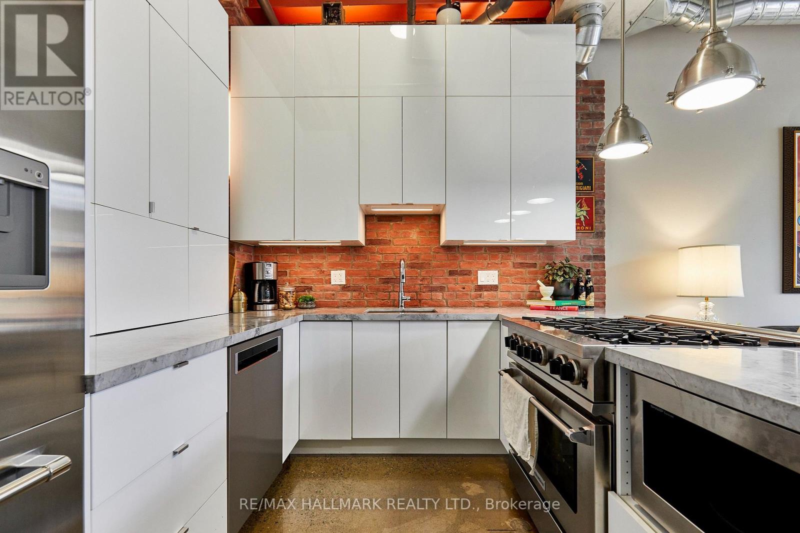 412 - 383 Adelaide Street E Property Photo 9