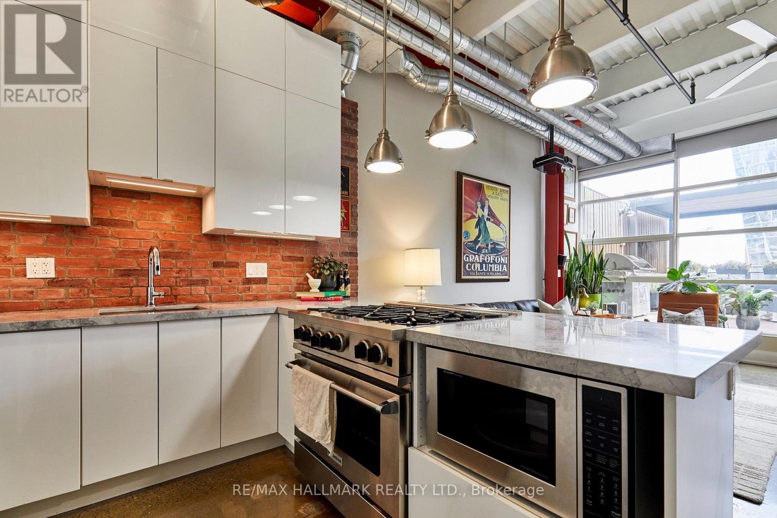 412 - 383 Adelaide Street E Property Photo 10