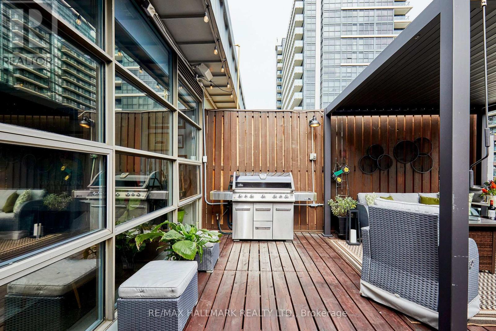412 - 383 Adelaide Street E Property Photo 12
