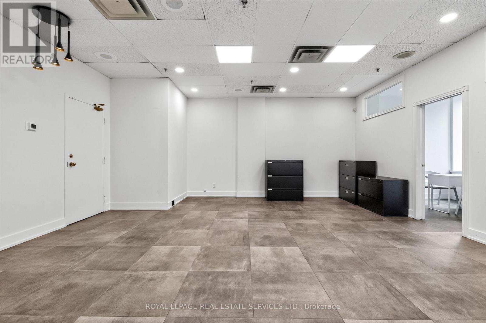 207/208 - 421 Bloor Street E Property Photo 5