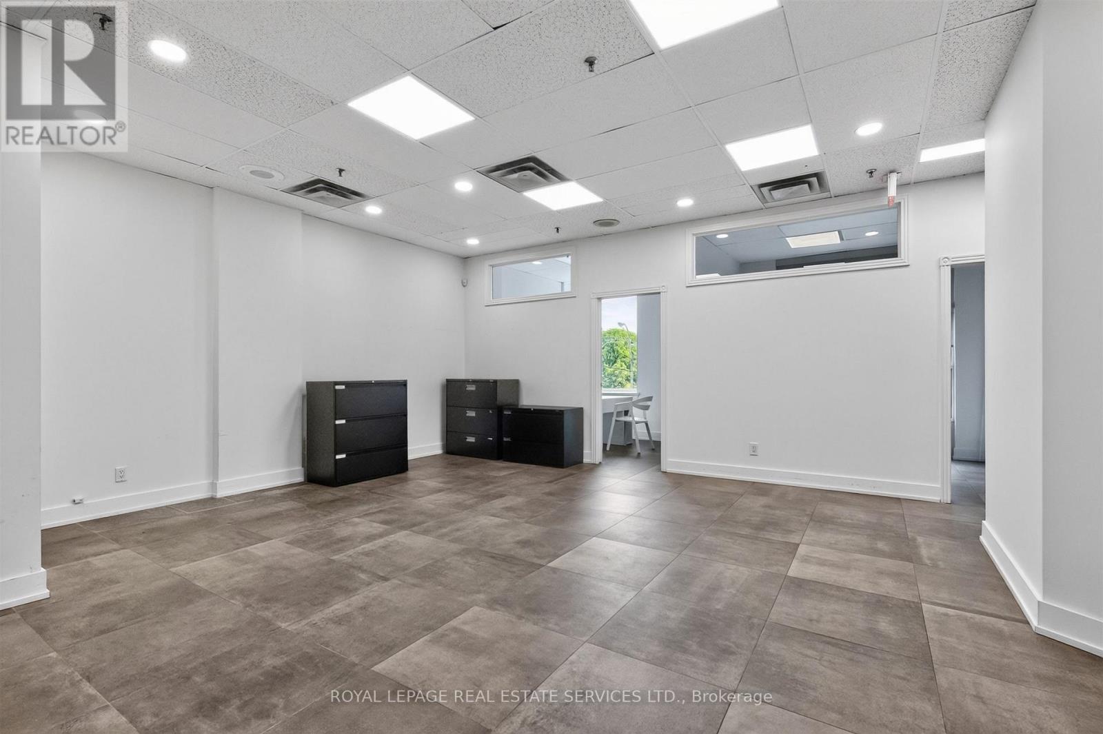 207/208 - 421 Bloor Street E Property Photo 6