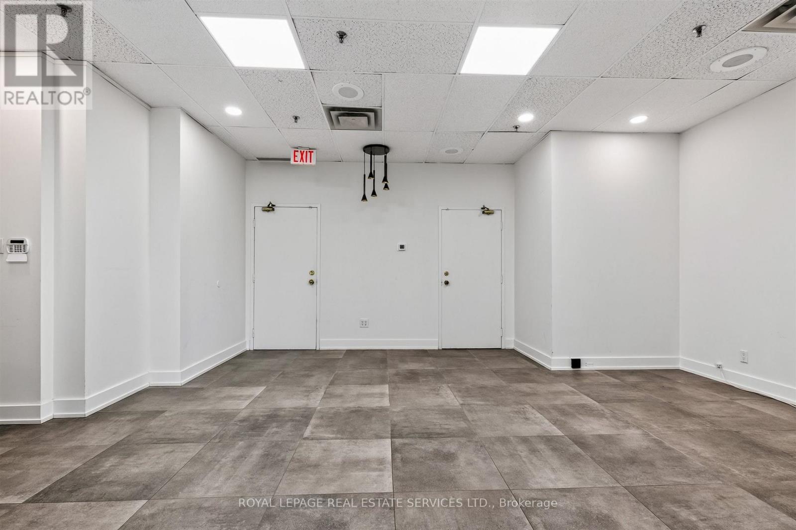 207/208 - 421 Bloor Street E Property Photo 9