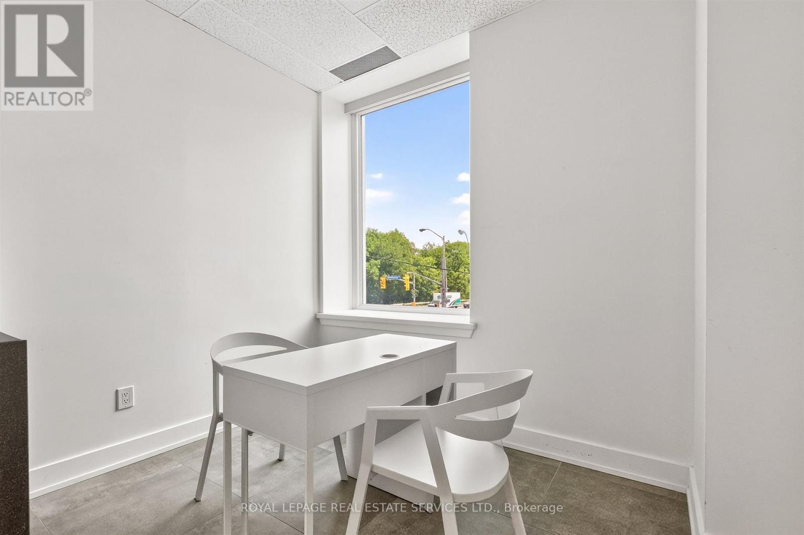 207/208 - 421 Bloor Street E Property Photo 10