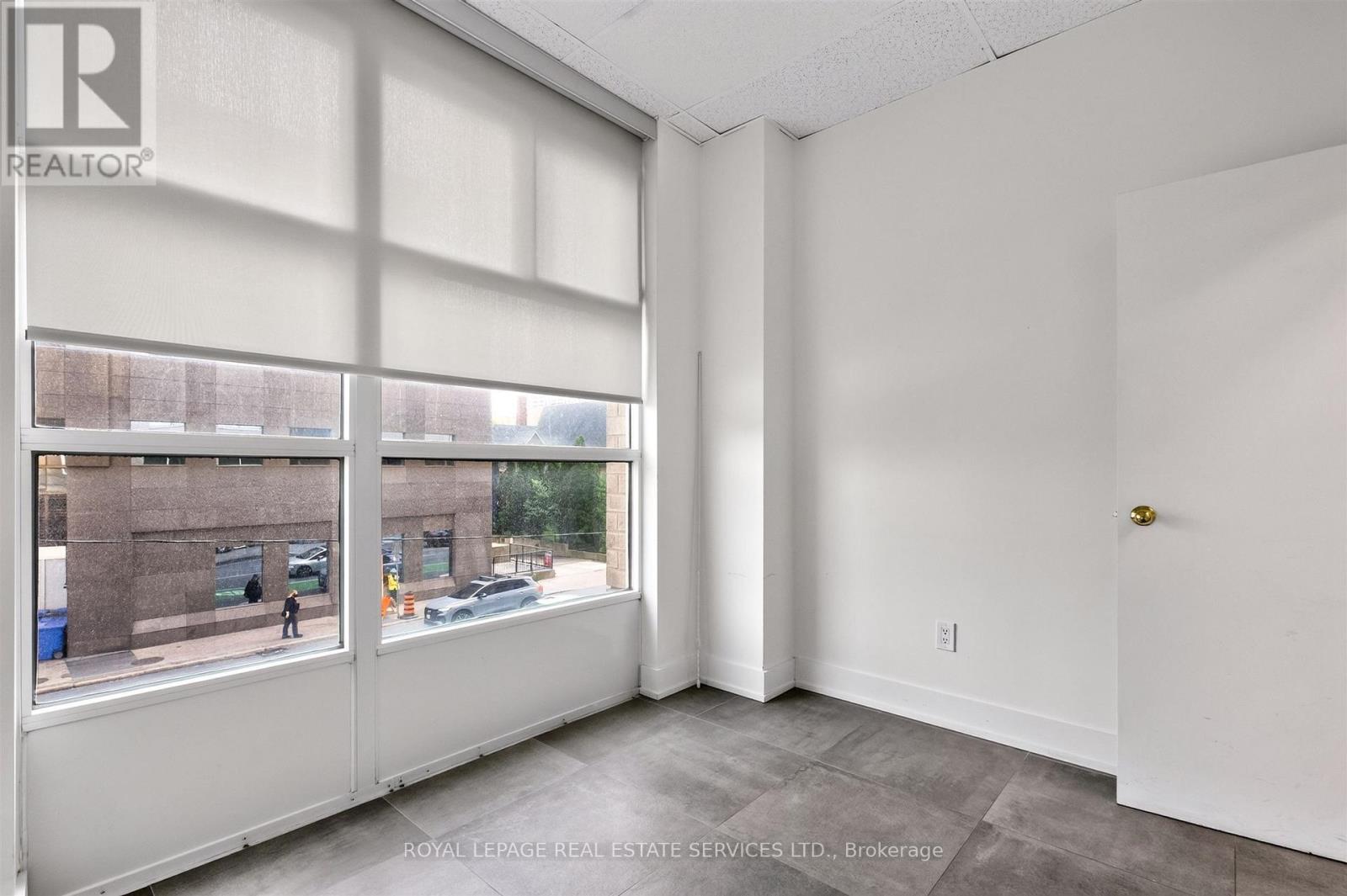 207/208 - 421 Bloor Street E Property Photo 14