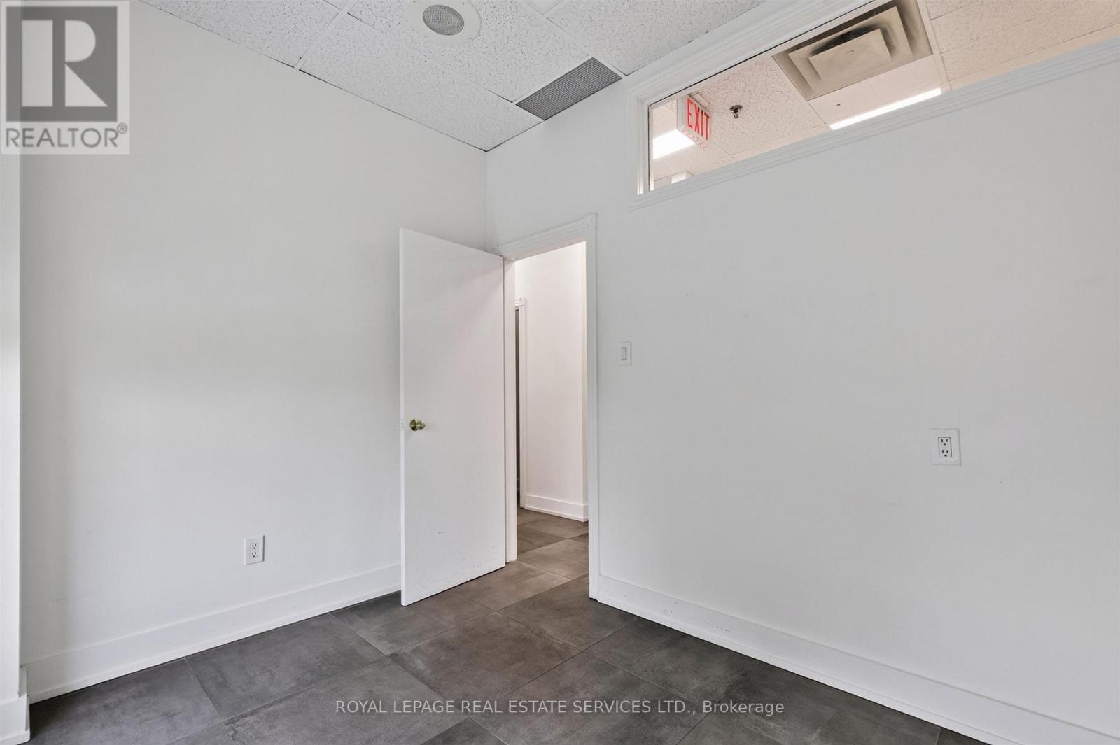 207/208 - 421 Bloor Street E Property Photo 15