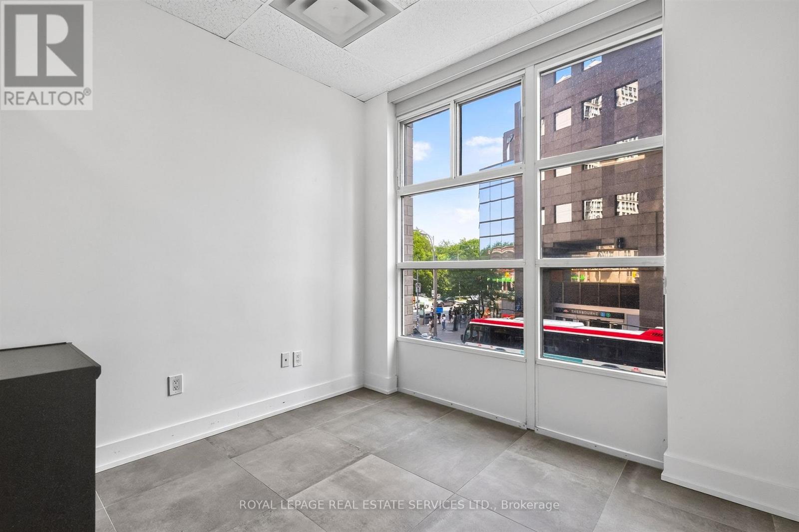207/208 - 421 Bloor Street E Property Photo 16