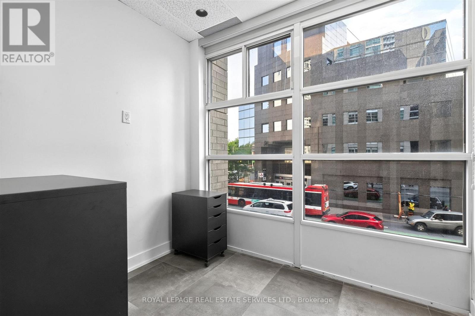 207/208 - 421 Bloor Street E Property Photo 18