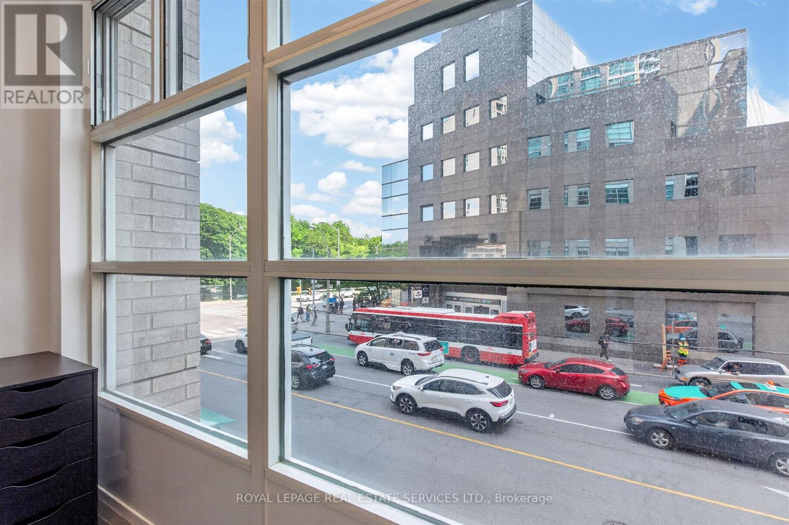 207/208 - 421 Bloor Street E Property Photo 19