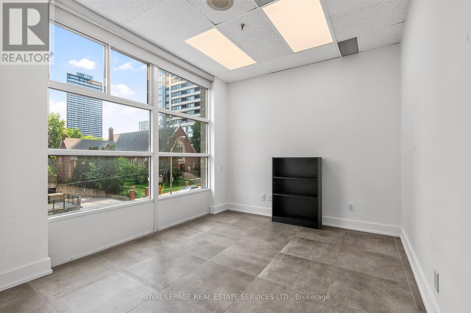 207/208 - 421 Bloor Street E Property Photo 20