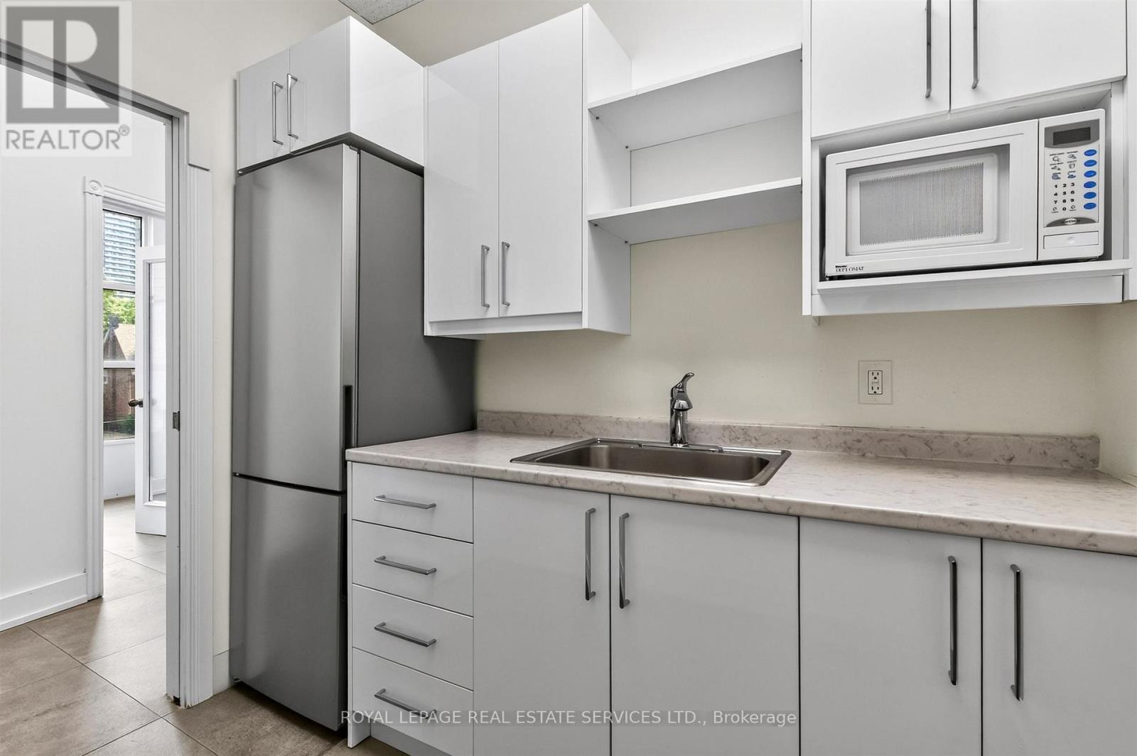 207/208 - 421 Bloor Street E Property Photo 22